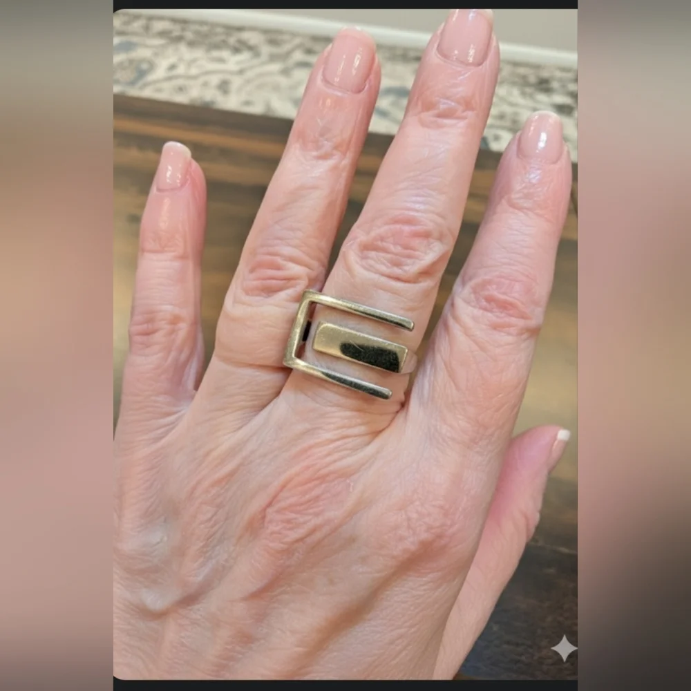Modern Sterling Silver .925 Geometric Ring Size Approximately 7. - Picture 2 of 4